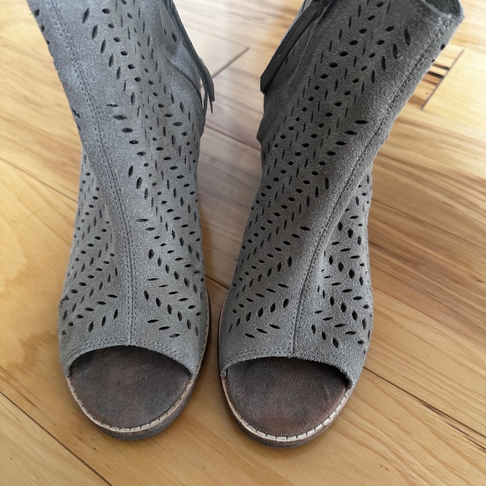 Toms suede leather shoes
